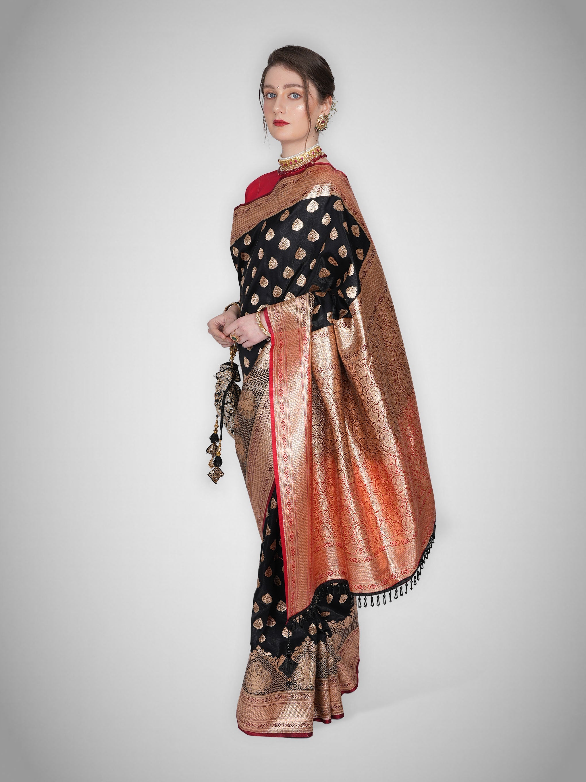 Zahrat Sarees – Elegant Drapes for Every Occasion