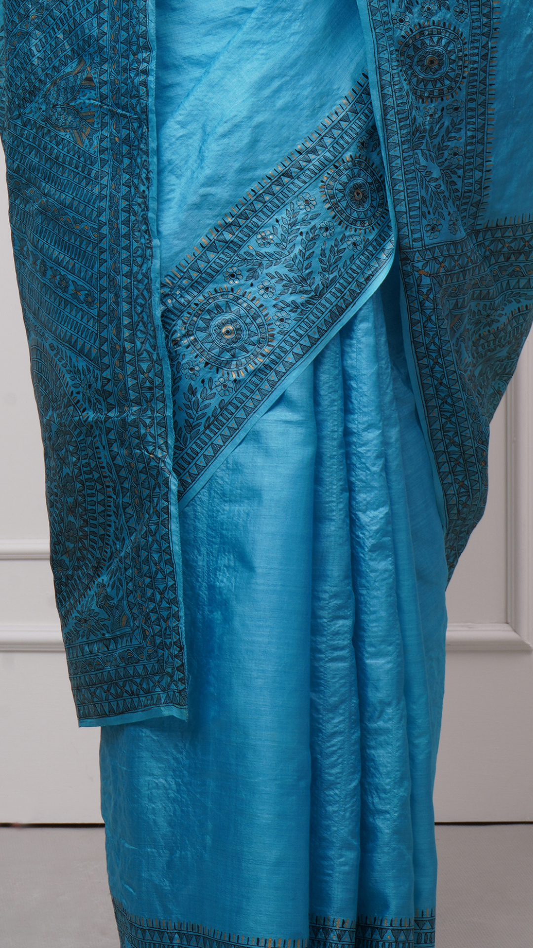 Close-up detail shot of Neelambara – Azure Madhubani Silk Saree by Zahrat showcasing fine brushwork, rich Tussar silk texture, and hand-painted Madhubani artistry.