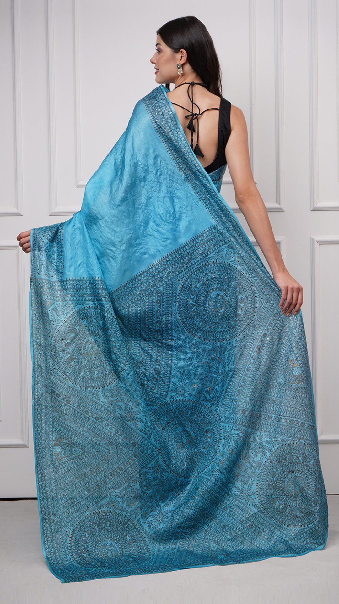 Full back view of Neelambara – Azure Madhubani Silk Saree by Zahrat featuring the elaborately hand-painted storytelling pallu and traditional Mithila artwork.