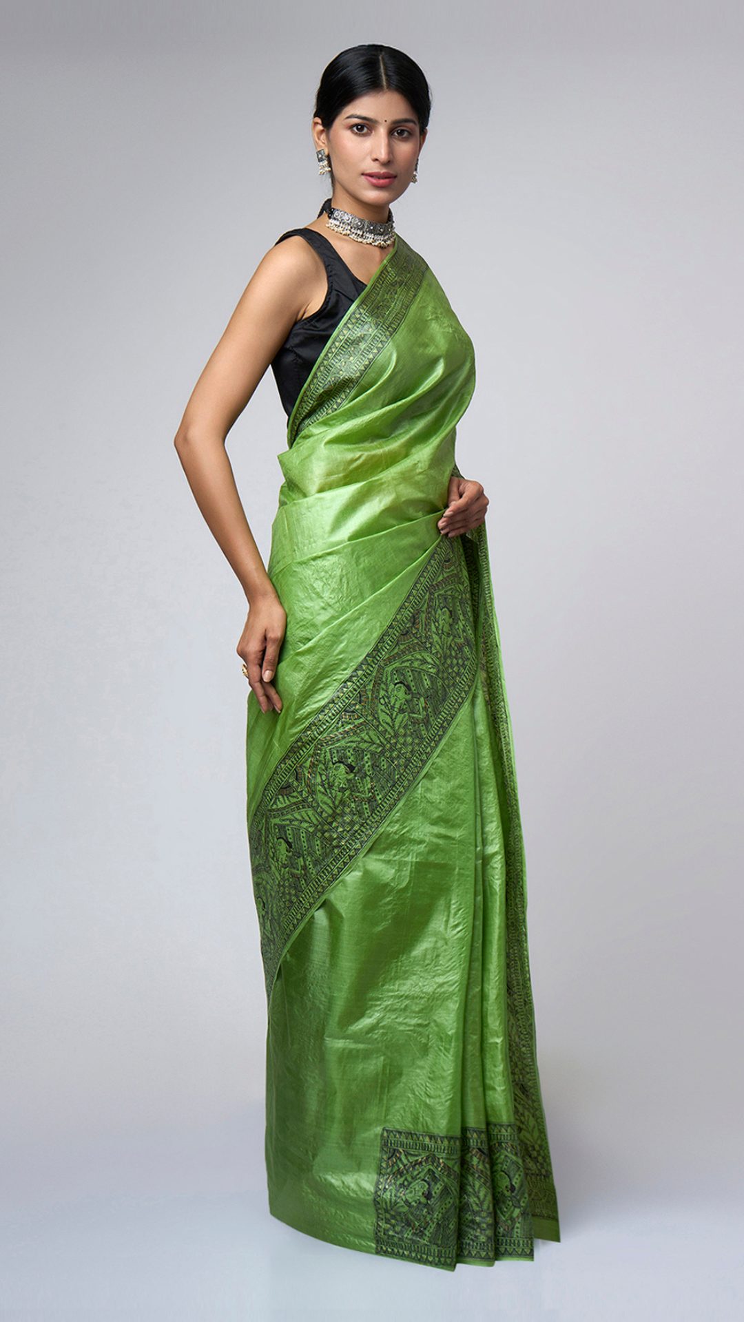 Right side view of Naqsh-e-Zumurrud hand-painted emerald Madhubani saree with detailed Mithila artwork and fluid Tussar silk drape.