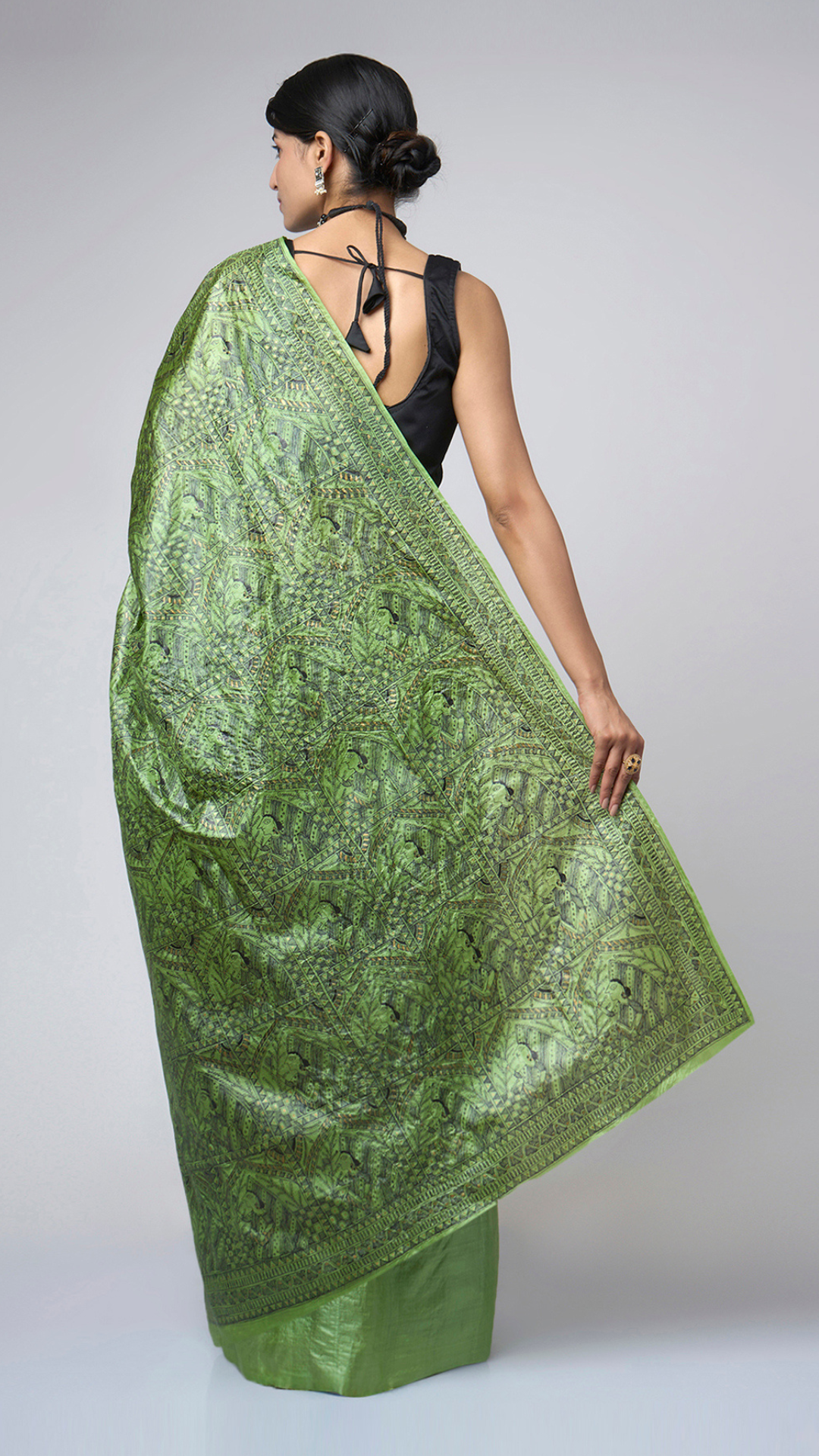 Full back view of Naqsh-e-Zumurrud emerald Madhubani Tussar silk saree featuring the intricately illustrated all-over pallu with traditional storytelling art details.