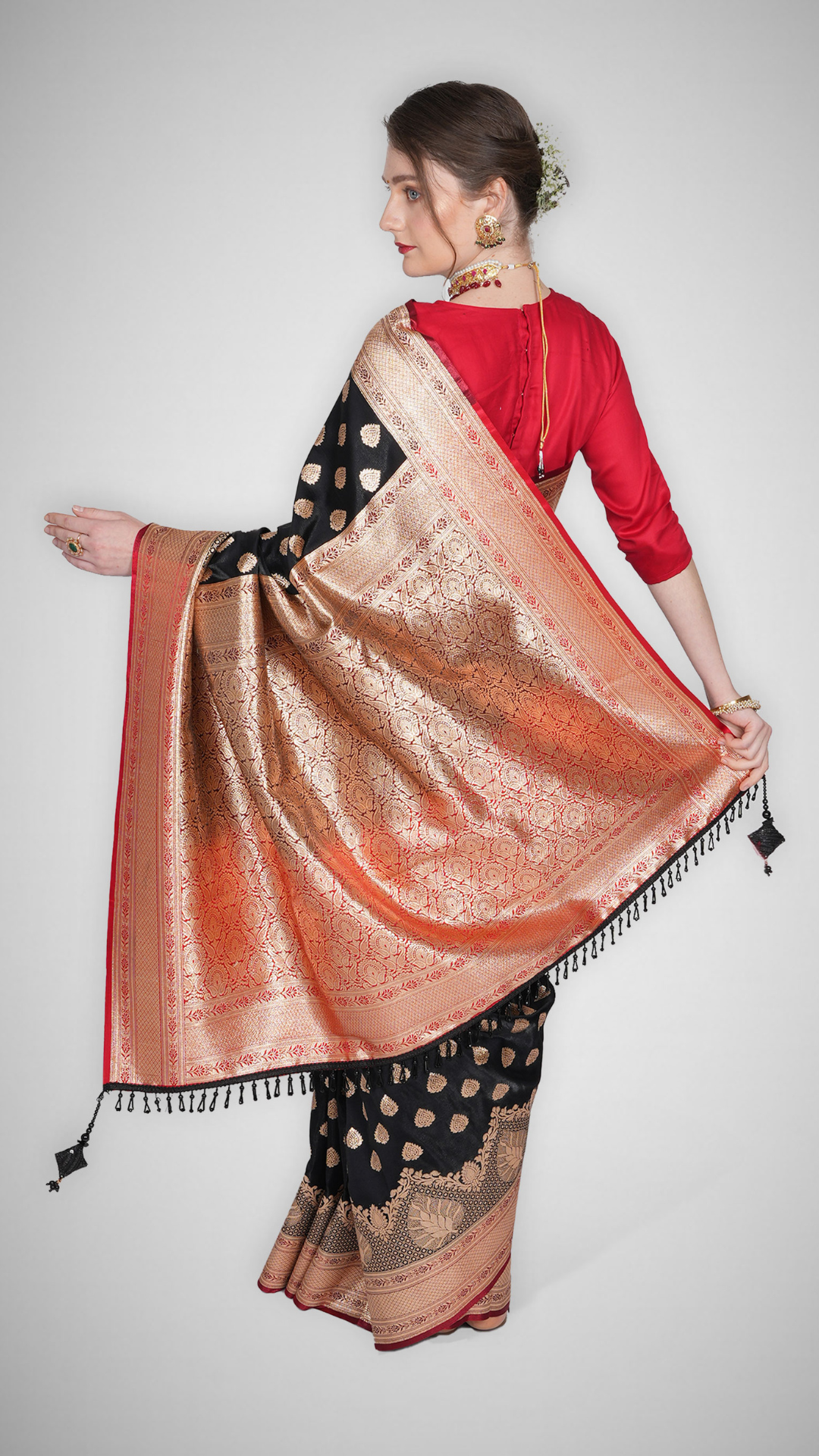 Siyahnoor – Midnight Black Banarasi Saree - Zahrat Saree