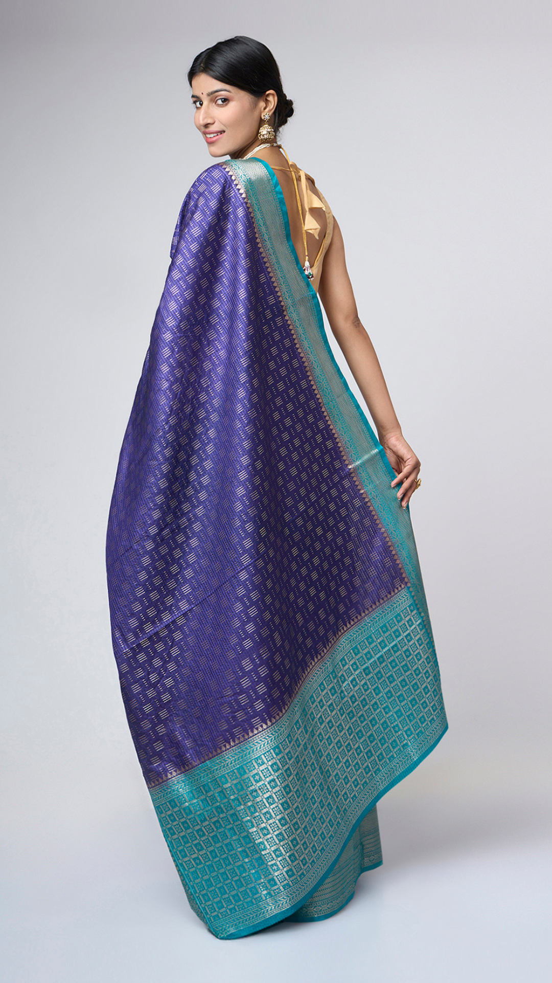 Vyanita - Navy blue silk blend saree with teal zari border - Zahrat Saree