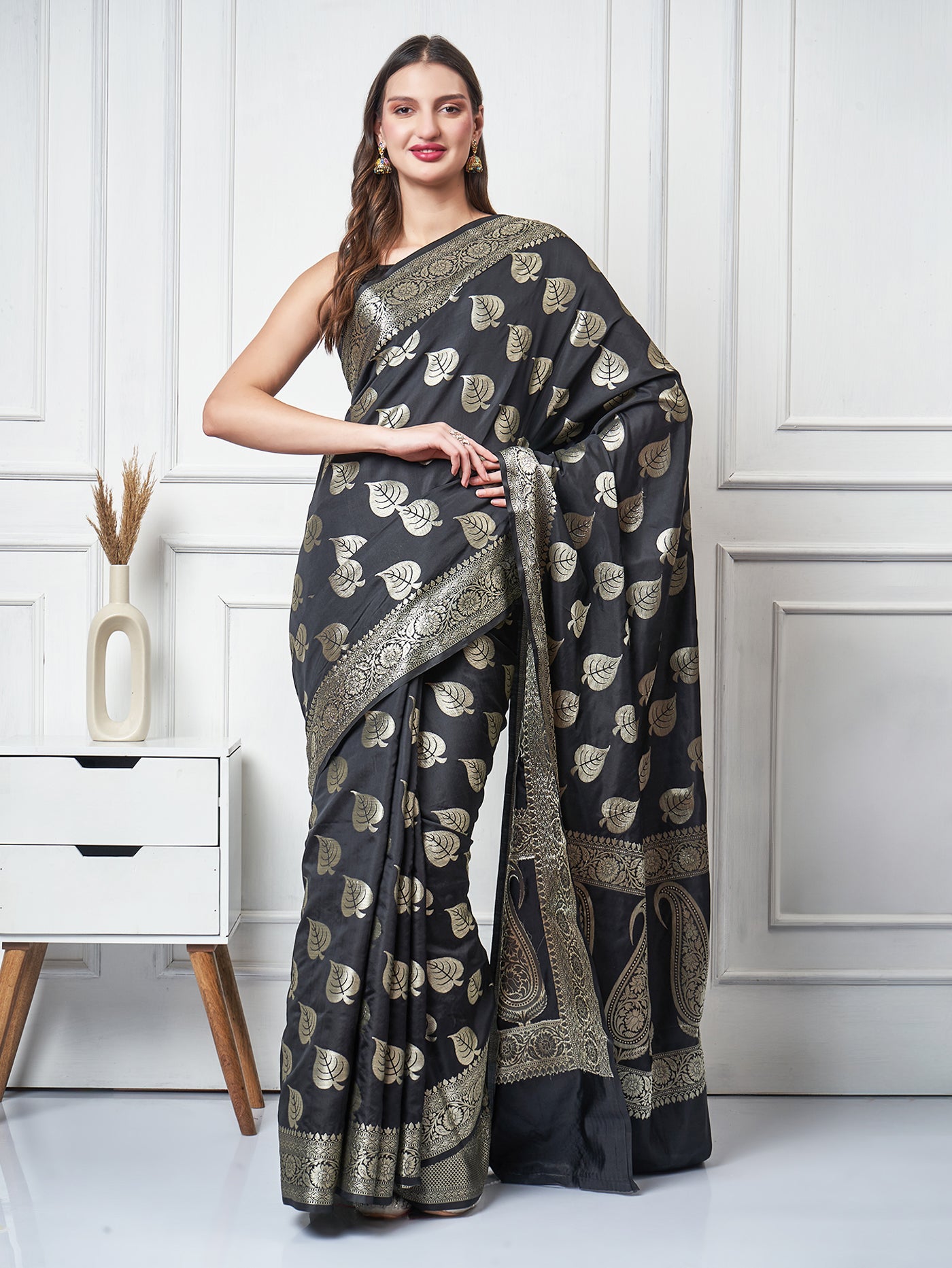 Nayra – Noir Gold Banarasi Taffeta Saree - ZahratSaree