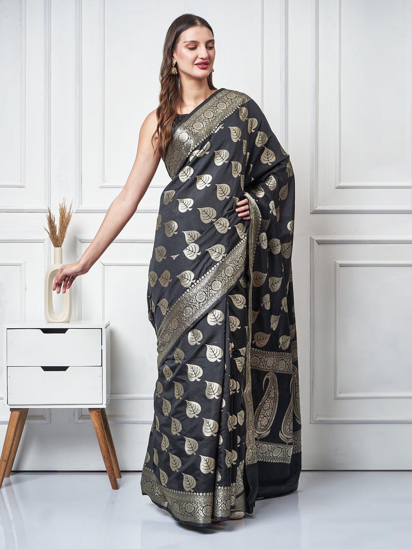 Nayra – Noir Gold Banarasi Taffeta Saree - ZahratSaree