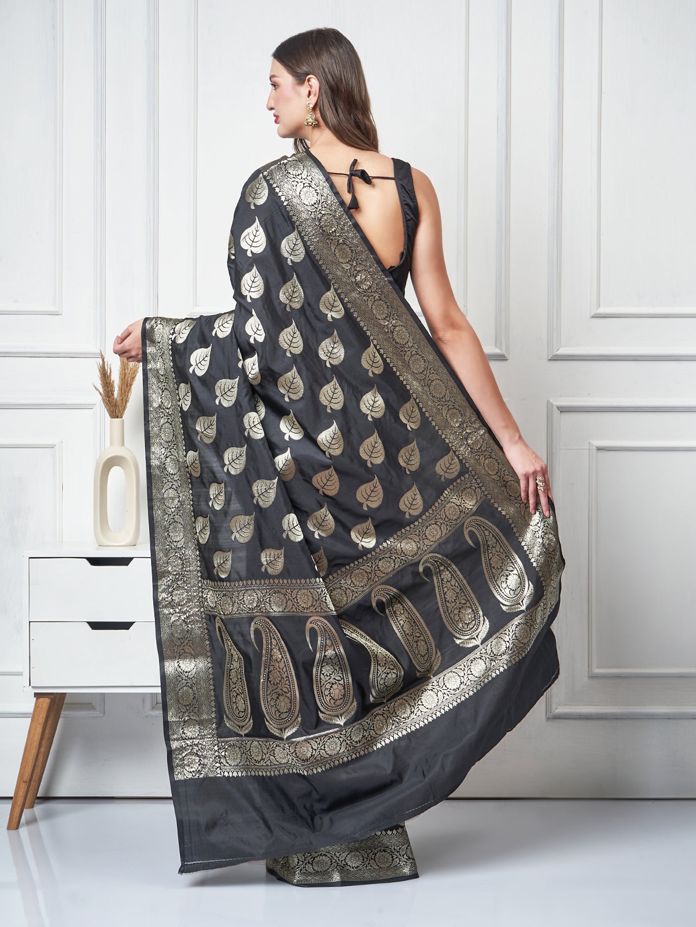 Nayra – Noir Gold Banarasi Taffeta Saree - ZahratSaree