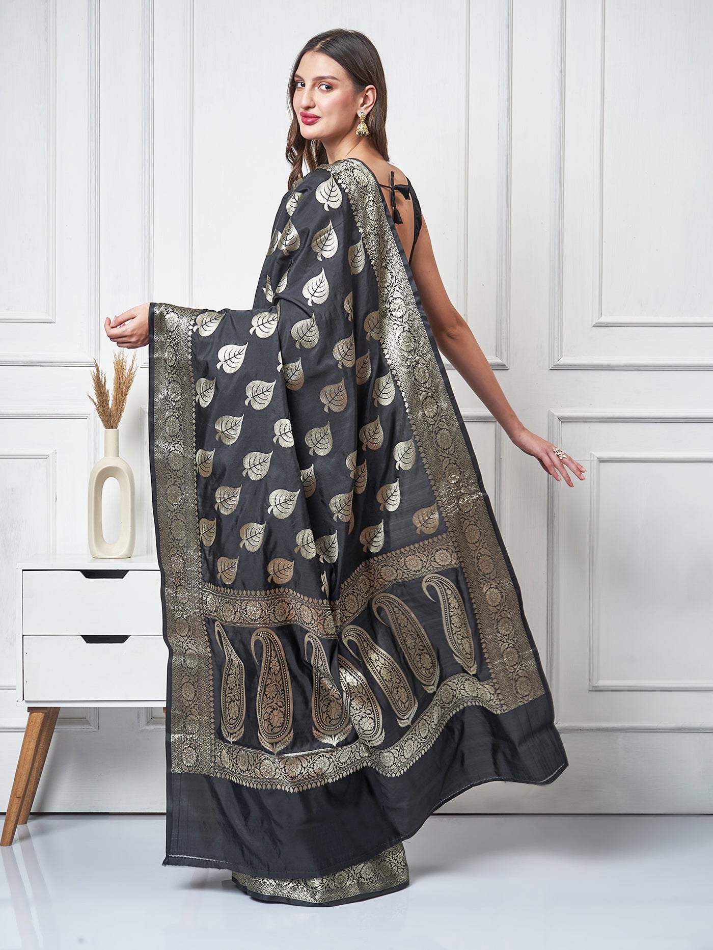 Nayra – Noir Gold Banarasi Taffeta Saree - ZahratSaree